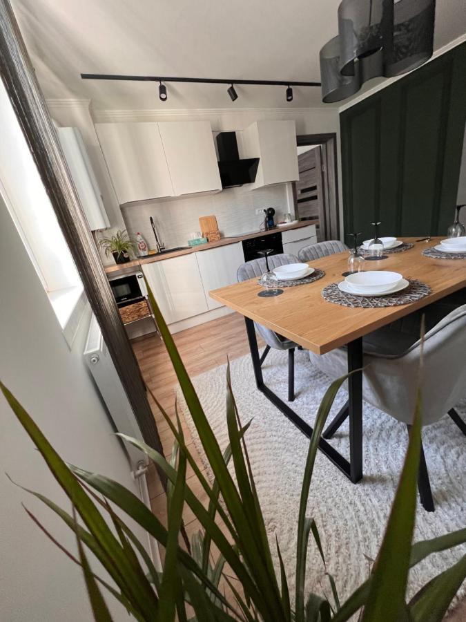 Caris Home Hunedoara Eksteriør billede
