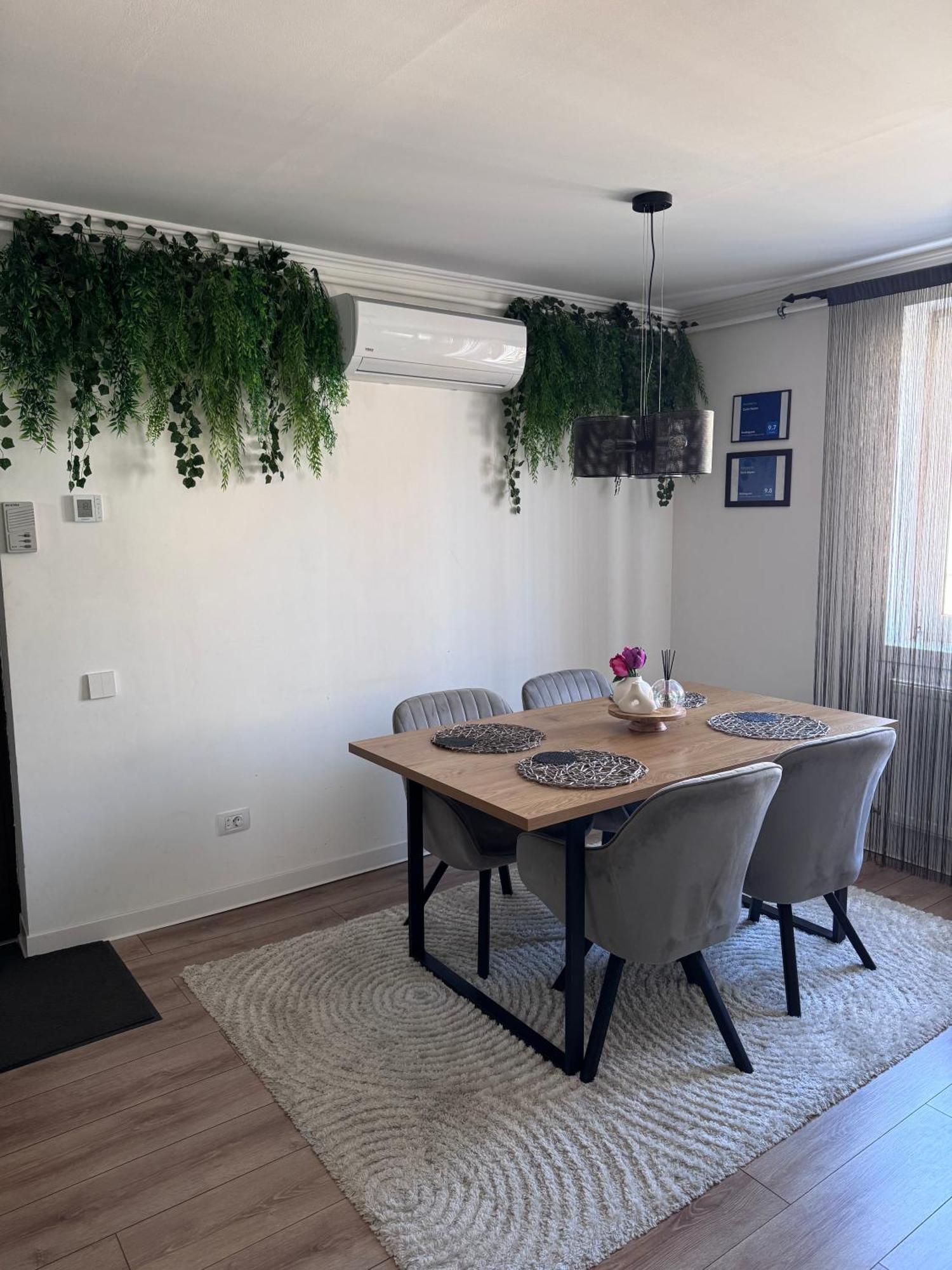 Caris Home Hunedoara Eksteriør billede